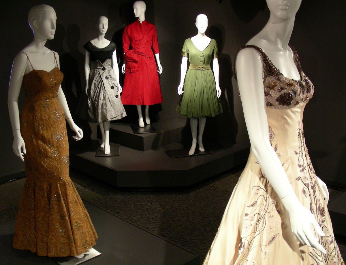 Fashions of the 1950s, five dresses